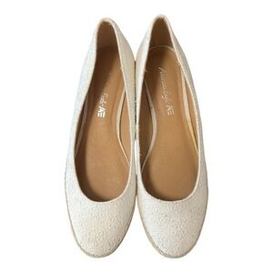 American Eagle White Short Wedges Size 9.5 Women